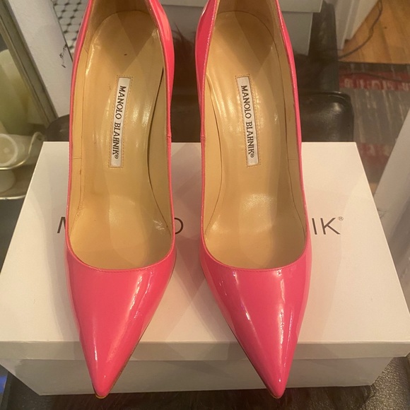 Manolo Blahnik Shoes - Manolo Blahnik pink patent heels